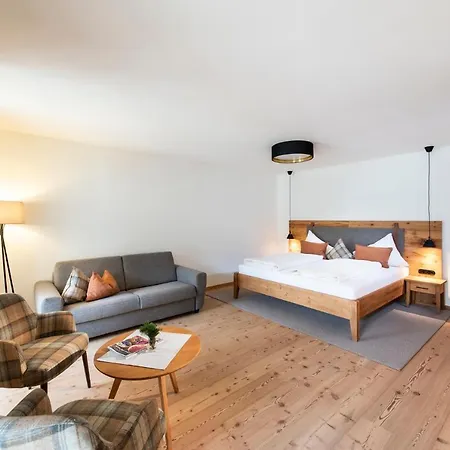 Otel Gruenerhof 4*